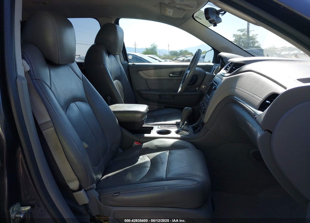 2015 CHEVROLET TRAVERSE LS VIN: 1GNKRFED8FJ249203