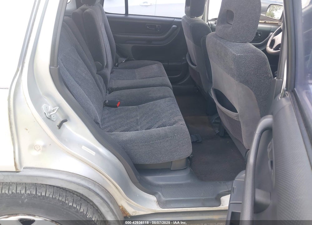 2000 HONDA CR-V LX VIN: JHLRD2844YC015628