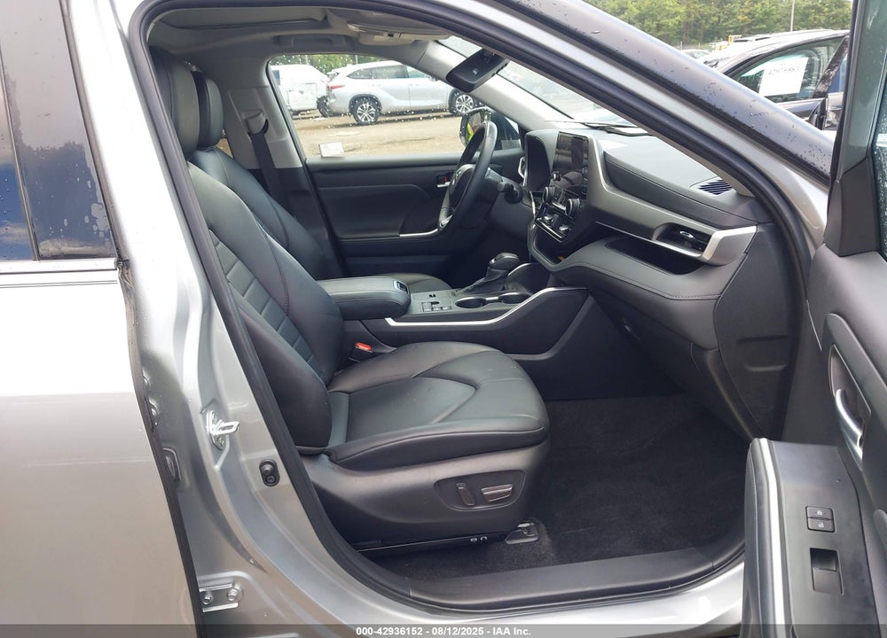 2024 TOYOTA HIGHLANDER VIN: 5TDKDRAH8RS052184