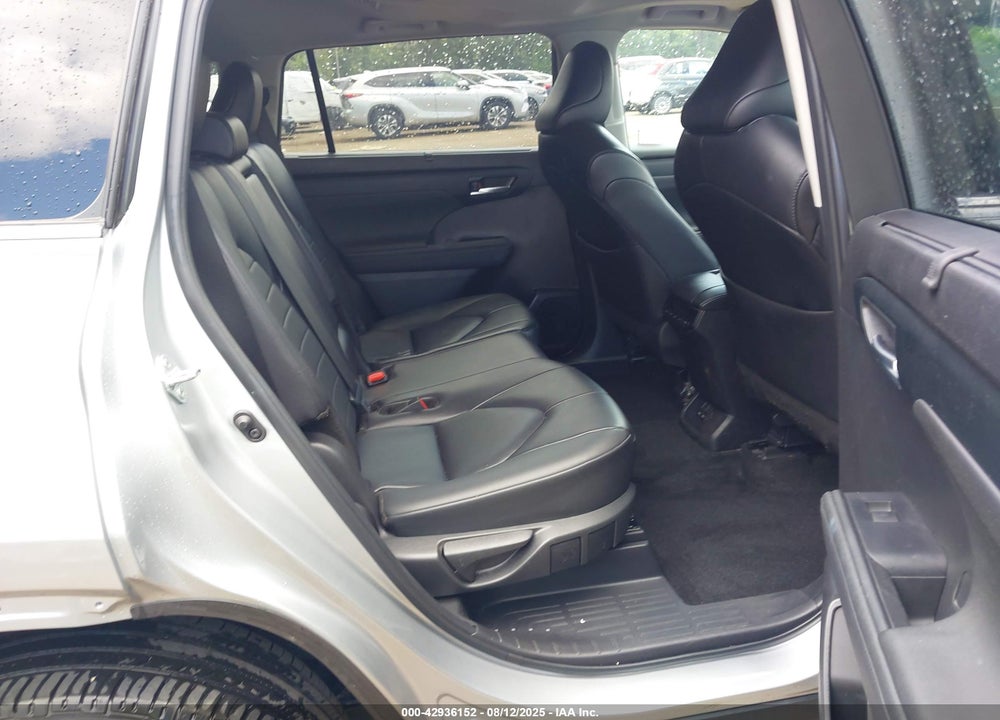 2024 TOYOTA HIGHLANDER VIN: 5TDKDRAH8RS052184