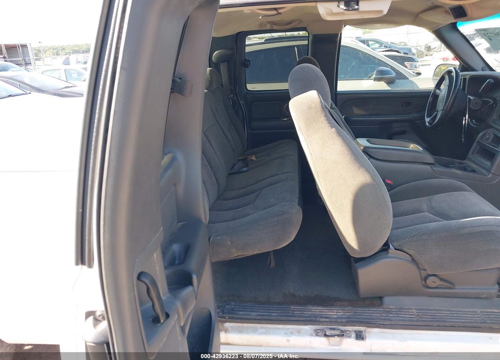 2003 CHEVROLET SILVERADO 1500 LS VIN: 2GCEC19V031137837