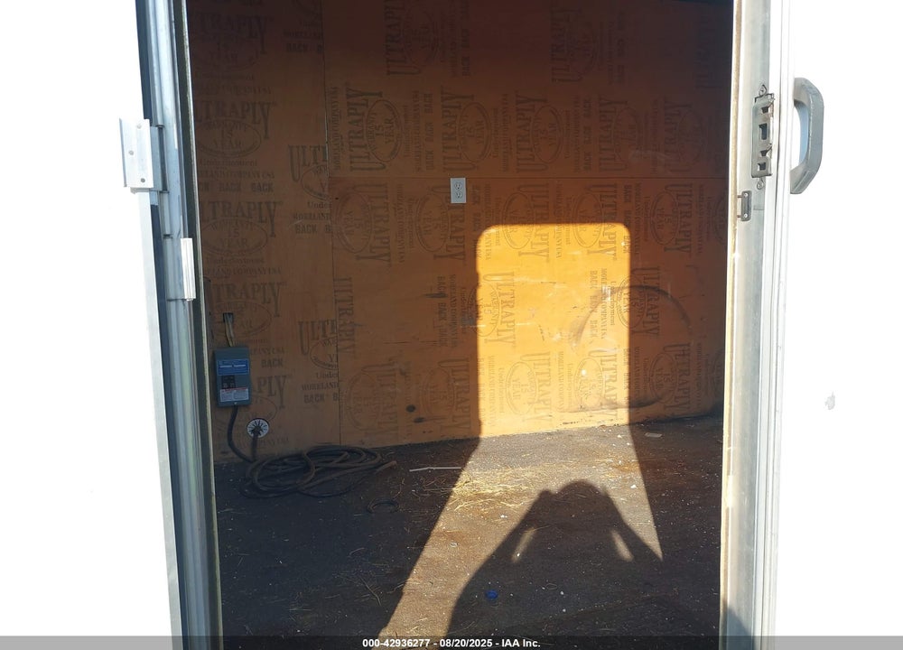 2005 KIEFER BUILT INC --- VIN: 1DVGH18215K049737