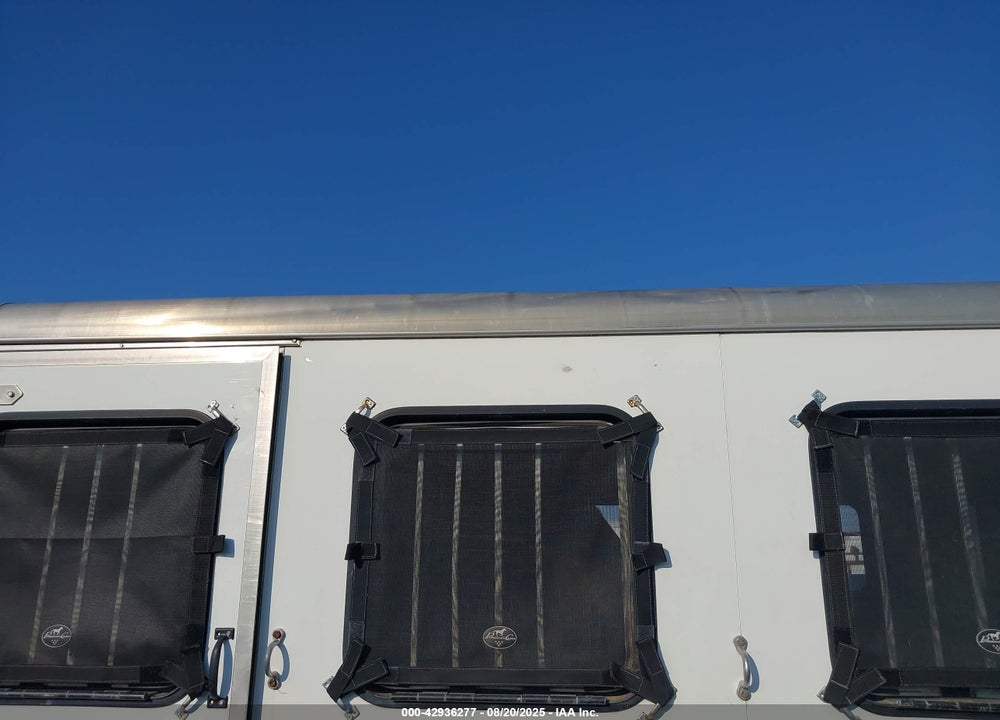 2005 KIEFER BUILT INC --- VIN: 1DVGH18215K049737