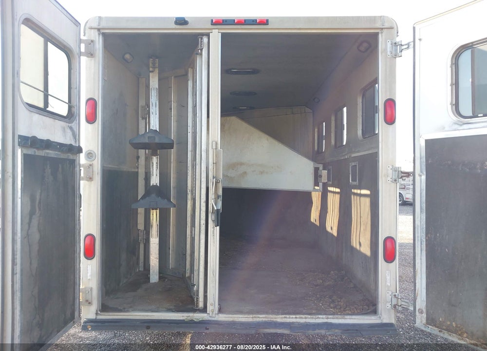 2005 KIEFER BUILT INC --- VIN: 1DVGH18215K049737