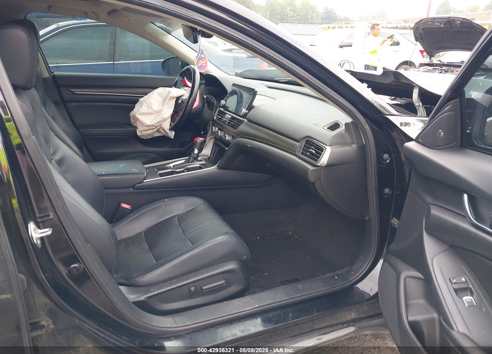 2018 HONDA ACCORD VIN: 1HGCV1F54JA055409