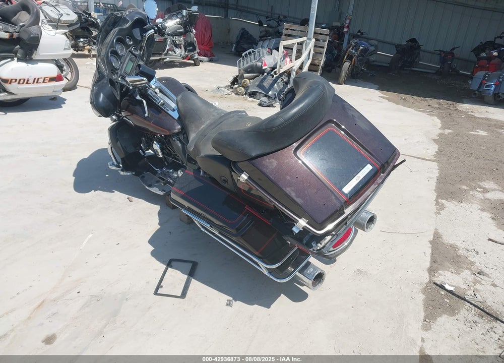 2011 HARLEY-DAVIDSON FLHTCU VIN: 1HD1FC412BB660117