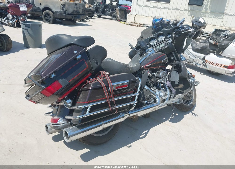 2011 HARLEY-DAVIDSON FLHTCU VIN: 1HD1FC412BB660117