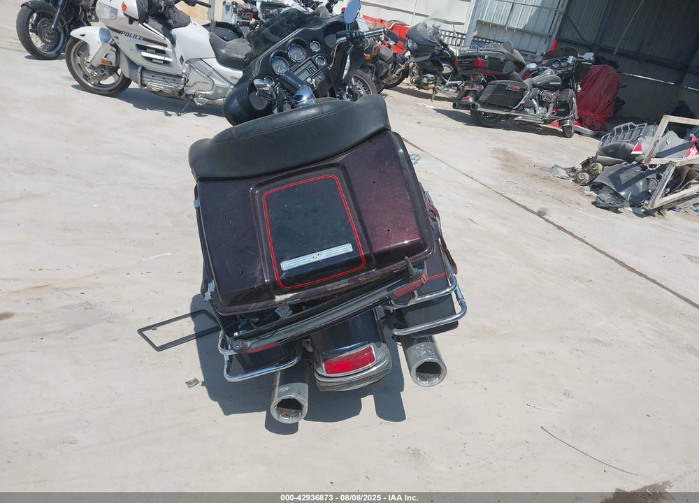 2011 HARLEY-DAVIDSON FLHTCU VIN: 1HD1FC412BB660117