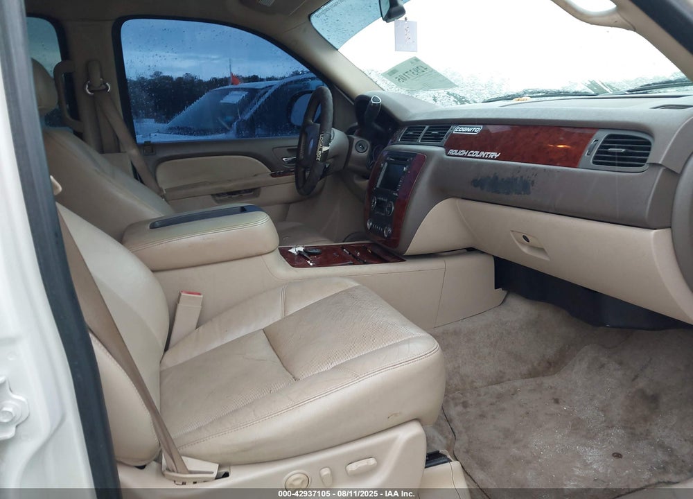 2011 CHEVROLET TAHOE VIN: 1GNSCCE01BR178516