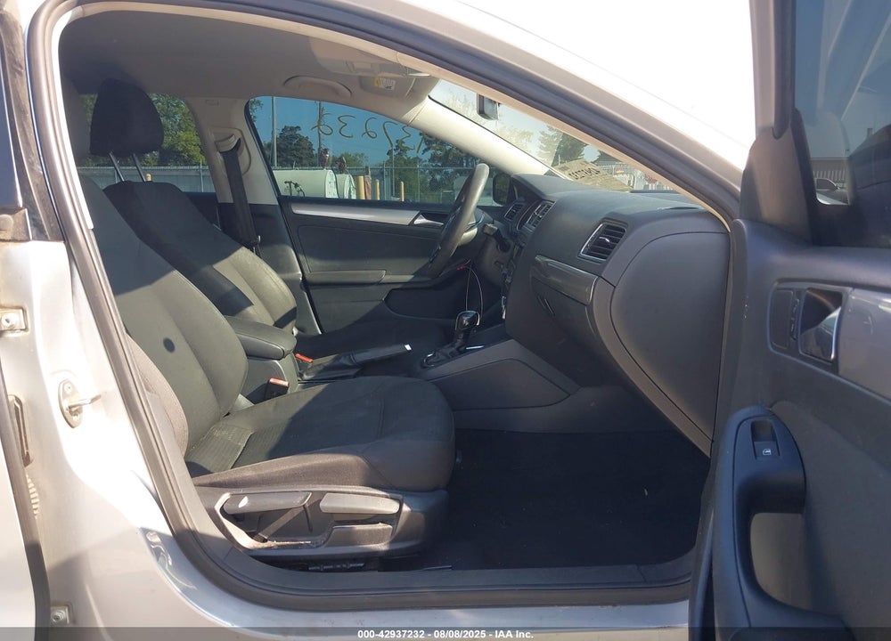 2015 VOLKSWAGEN JETTA VIN: 3VWD17AJ4FM348823