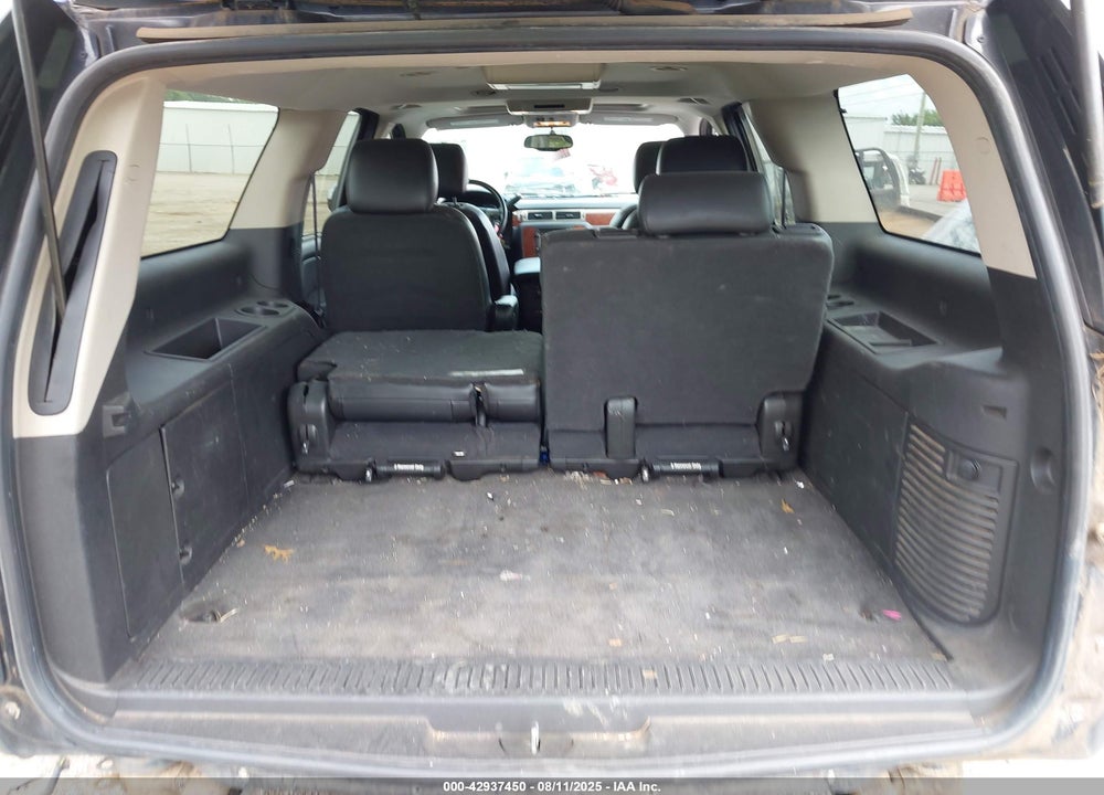 2011 CHEVROLET SUBURBAN 1500 VIN: 1GNSCKE0XBR262005