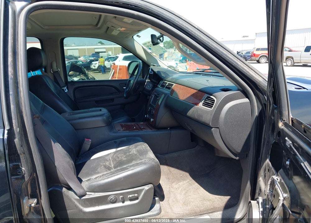 2011 CHEVROLET SUBURBAN 1500 VIN: 1GNSCKE0XBR262005