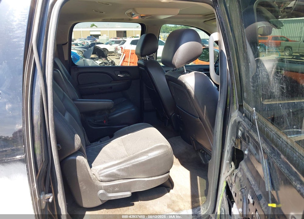 2011 CHEVROLET SUBURBAN 1500 VIN: 1GNSCKE0XBR262005
