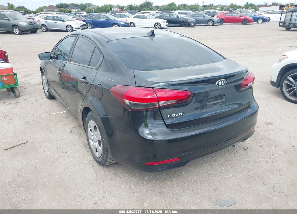 2017 KIA FORTE VIN: 3KPFK4A76HE039587