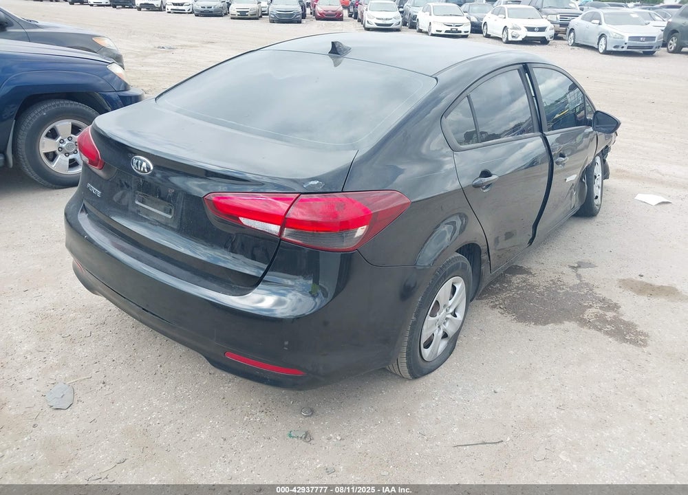 2017 KIA FORTE VIN: 3KPFK4A76HE039587