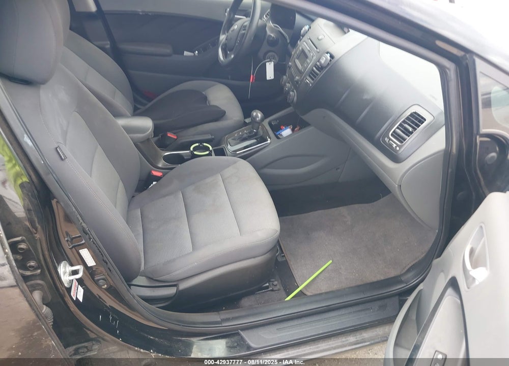 2017 KIA FORTE VIN: 3KPFK4A76HE039587