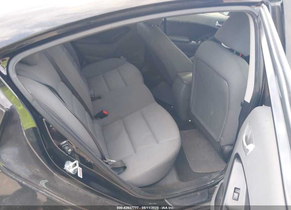 2017 KIA FORTE VIN: 3KPFK4A76HE039587