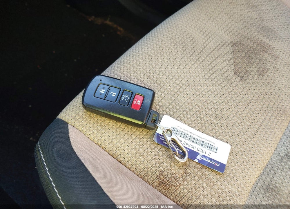 2017 TOYOTA RAV4 XLE VIN: JTMRFREV4HJ175064