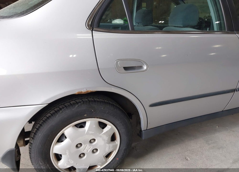 2000 HONDA ACCORD 2.3 LX VIN: 1HGCG6654YA130384