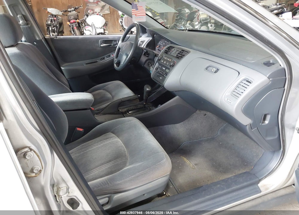 2000 HONDA ACCORD 2.3 LX VIN: 1HGCG6654YA130384