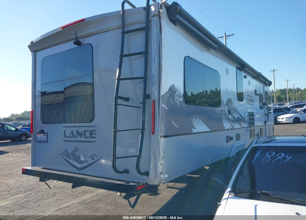 2021 LANCE MANUFACTURING M-2465 VIN: 56YTT2420ML332455