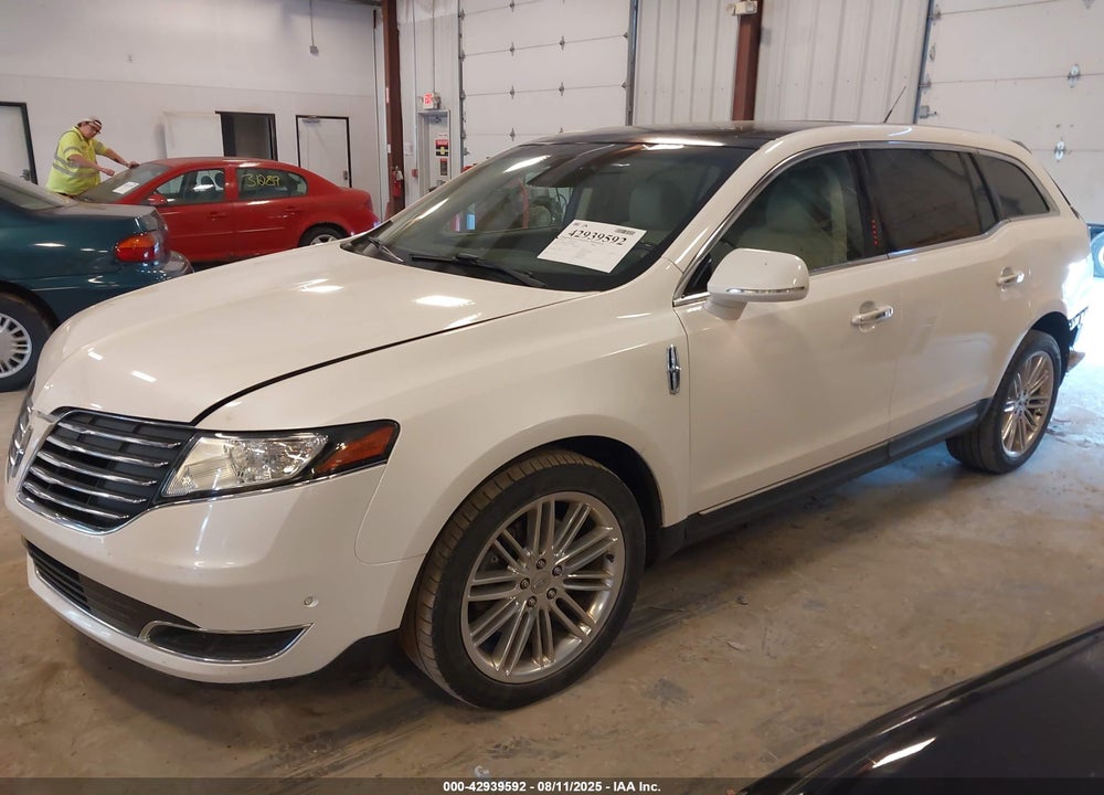 2019 LINCOLN MKT VIN: 2LMHJ5AT4KBL00812
