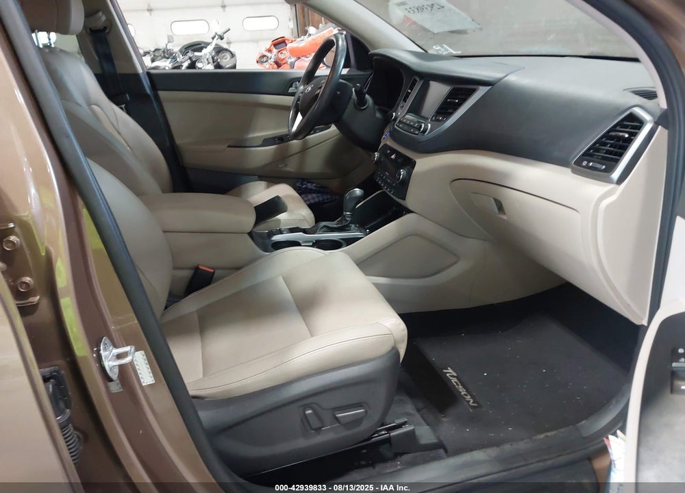 2017 HYUNDAI TUCSON VIN: KM8J3CA48HU430390