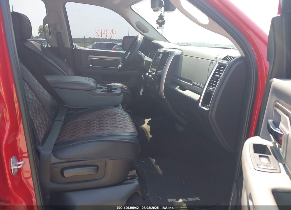 2018 RAM 1500 VIN: 1C6RR7TT8JS127779