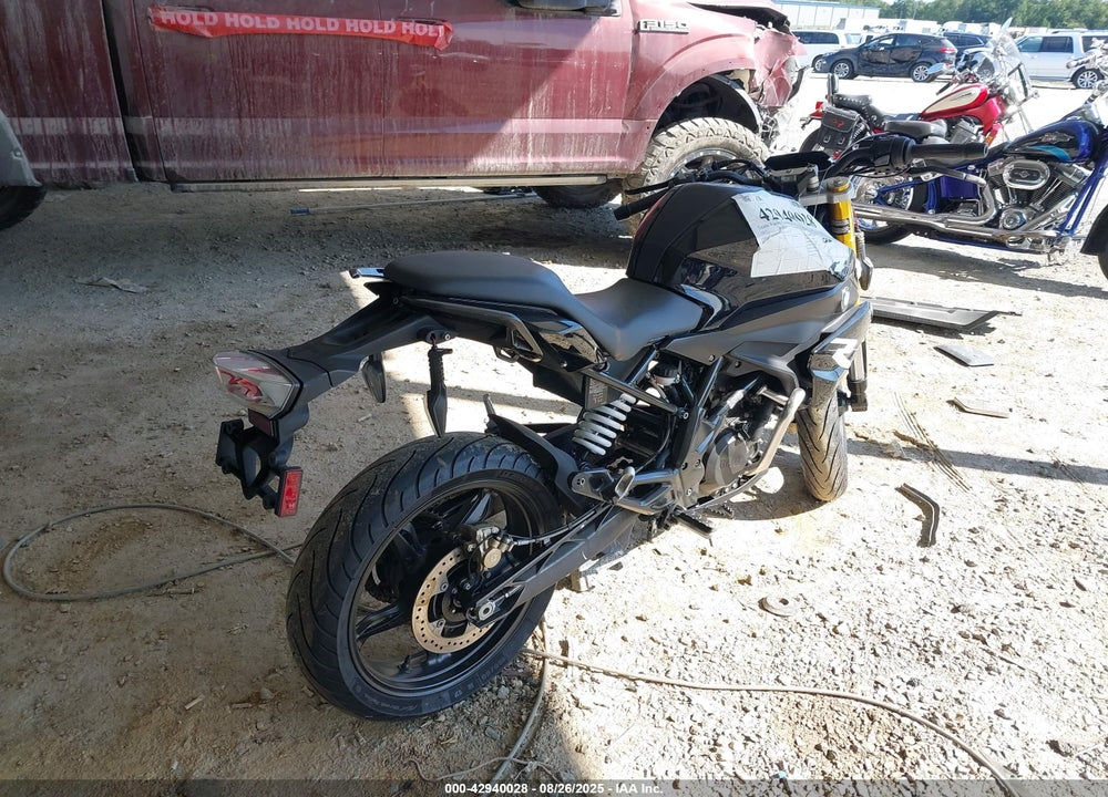 2022 BMW G310 R VIN: WB30G4308NRA33157