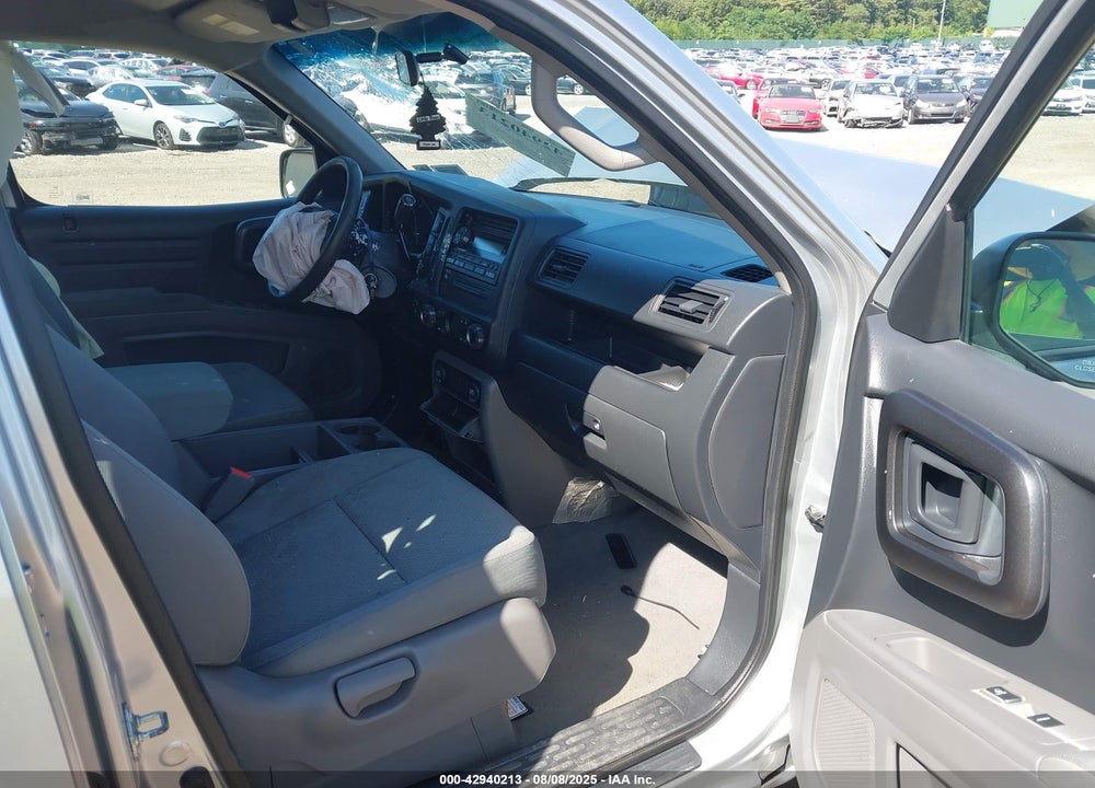 2011 HONDA RIDGELINE VIN: 5FPYK1F21BB006056