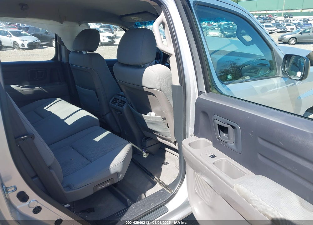 2011 HONDA RIDGELINE VIN: 5FPYK1F21BB006056