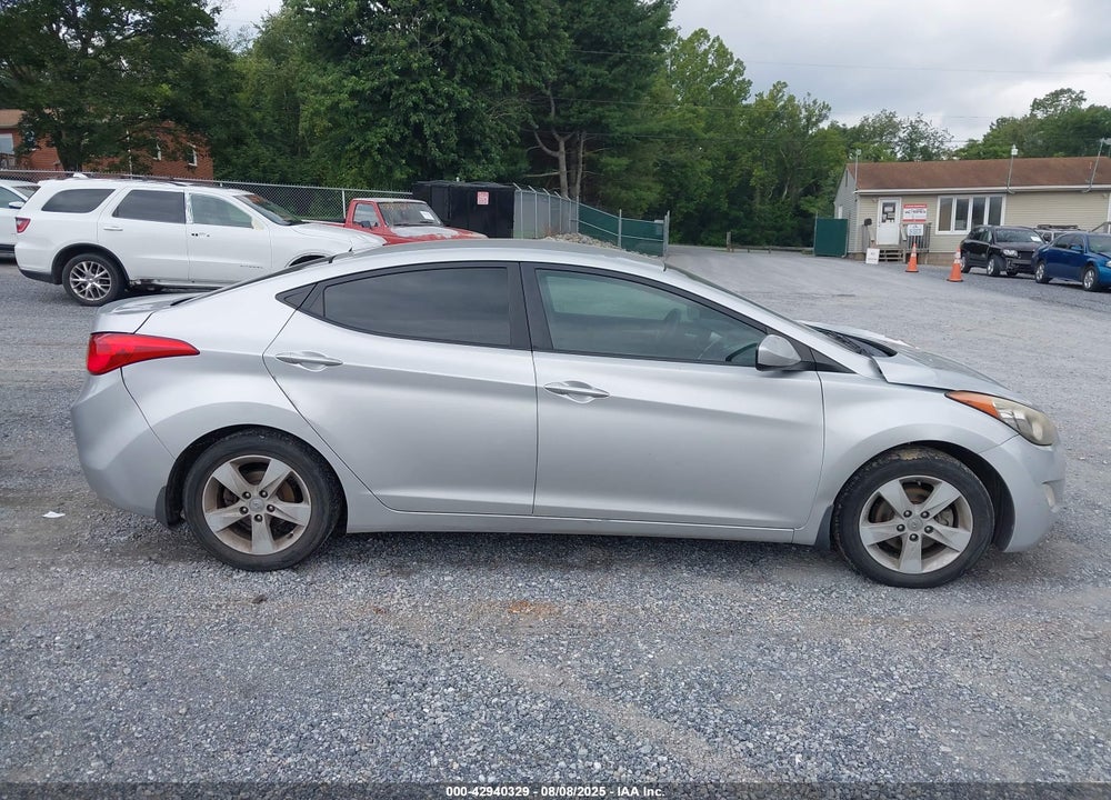 2013 HYUNDAI ELANTRA VIN: KMHDH4AE8DU829579