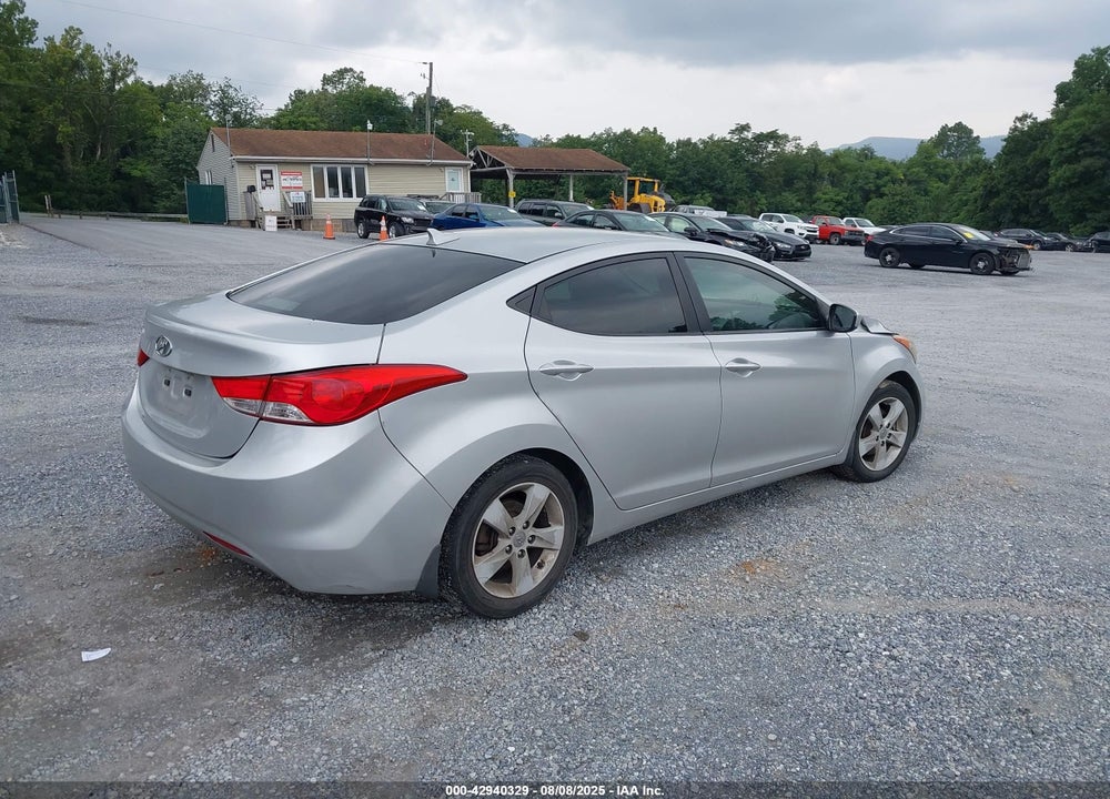2013 HYUNDAI ELANTRA VIN: KMHDH4AE8DU829579