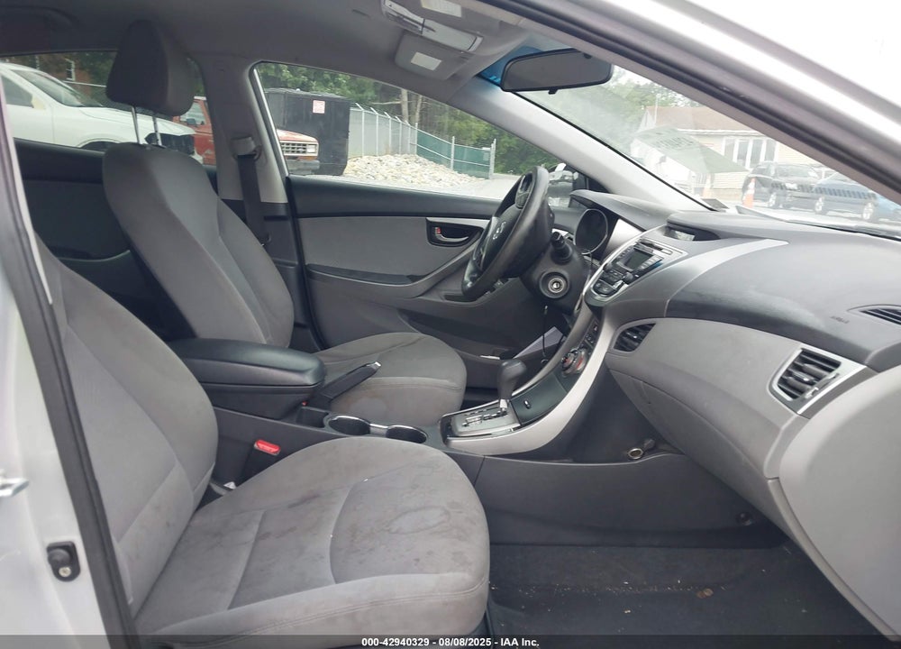 2013 HYUNDAI ELANTRA VIN: KMHDH4AE8DU829579