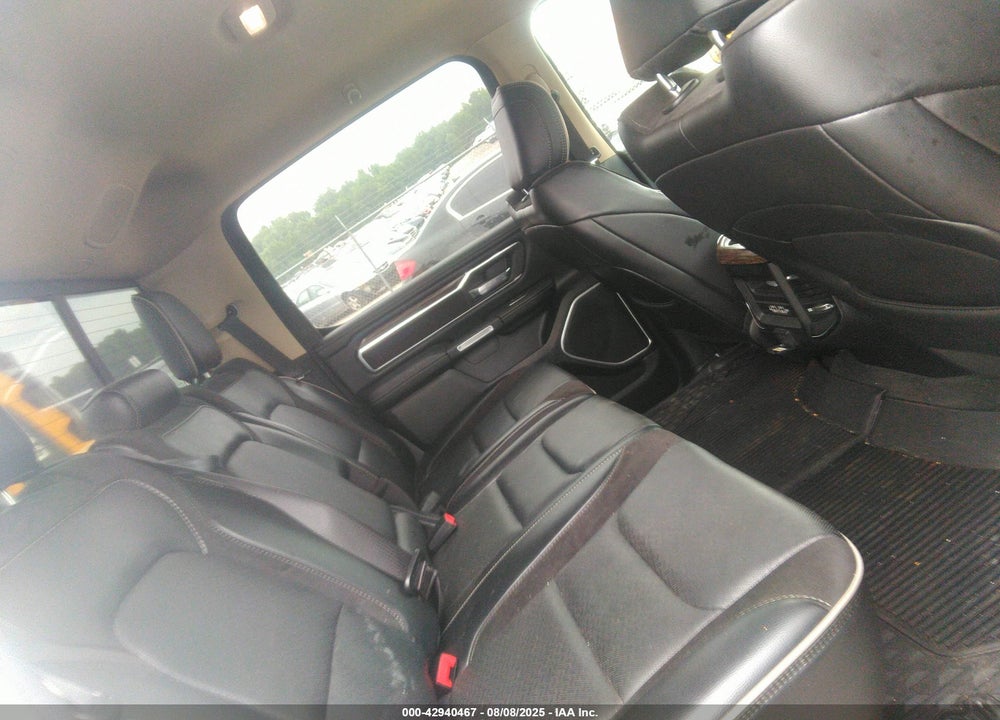 2020 RAM 1500 LAIE  4X4 5'7 BOX VIN: 1C6SRFJT1LN111892
