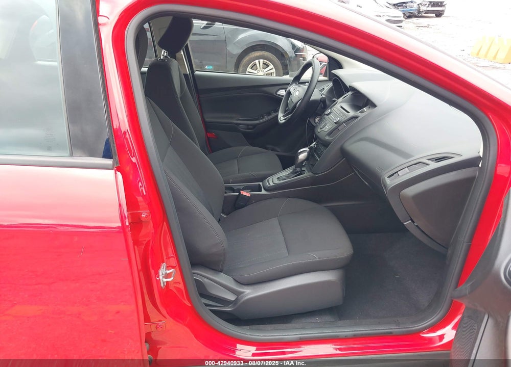 2016 FORD FOCUS SE VIN: 1FADP3F24GL376321