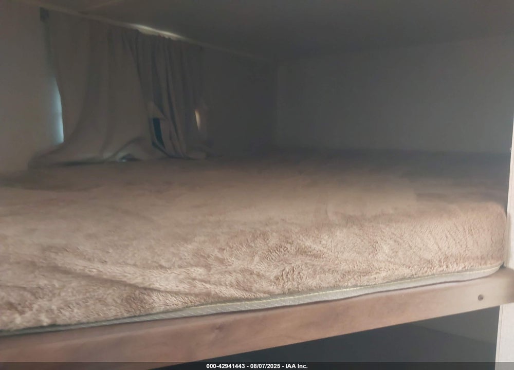 2018 GULFSTREAM 248BH VIN: 1NL1GTM21J1129075