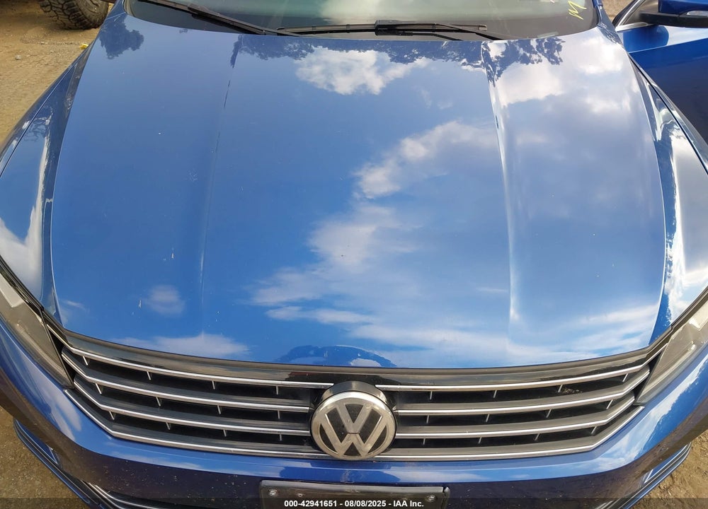 2017 VOLKSWAGEN PASSAT VIN: 1VWDT7A30HC044629
