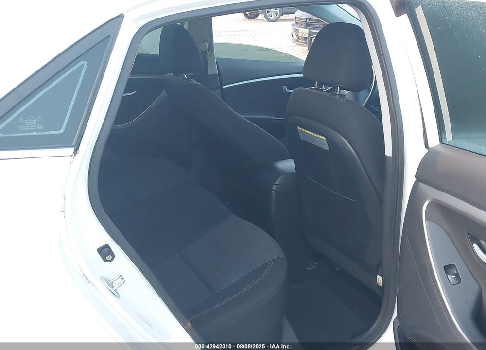 2017 HYUNDAI ELANTRA VIN: KMHD35LH4HU360914