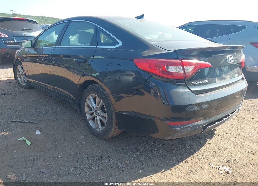2015 HYUNDAI SONATA VIN: 5NPE24AF1FH151063