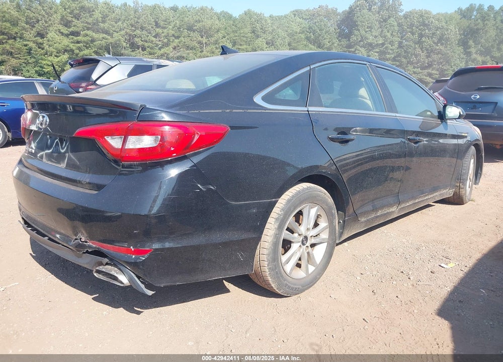 2015 HYUNDAI SONATA VIN: 5NPE24AF1FH151063