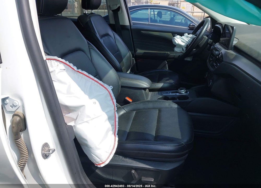 2022 FORD ESCAPE VIN: 1FMCU9J93NUB38243