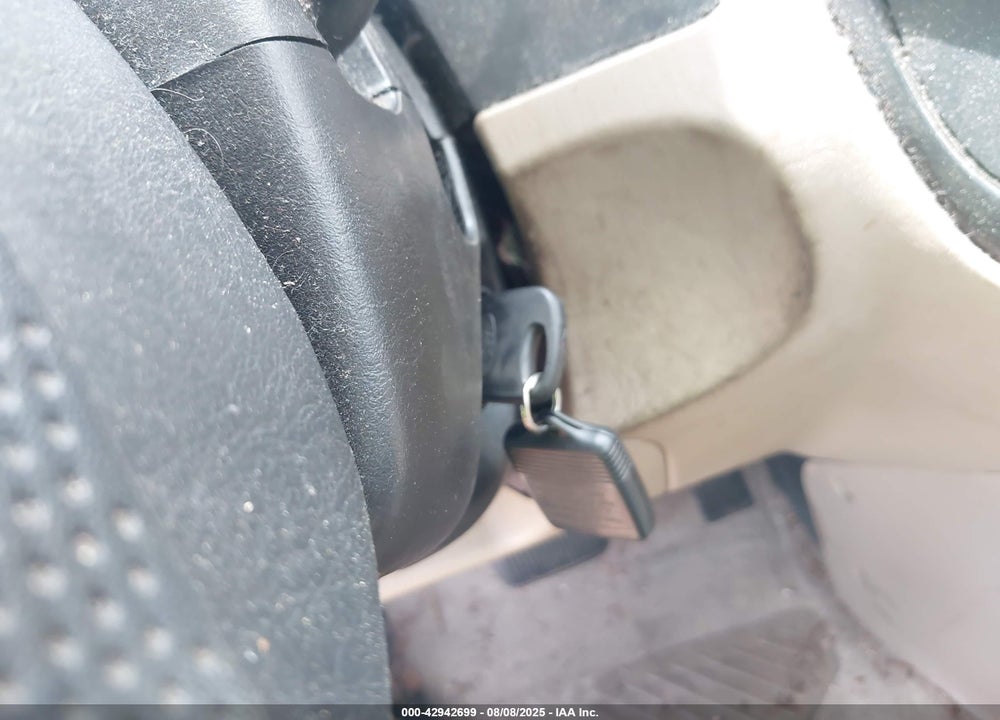 2004 FORD ESCAPE XLS VIN: 1FMYU02104KB20822