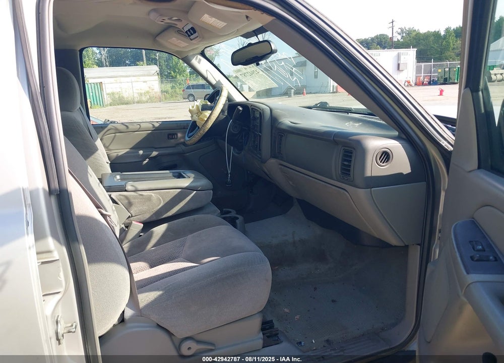 2004 CHEVROLET TAHOE LS VIN: 1GNEK13Z44R258157