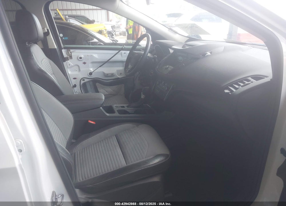 2017 FORD ESCAPE VIN: 1FMCU0GD5HUE92504