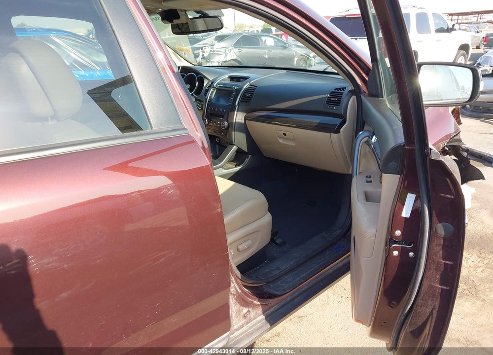 2013 KIA SORENTO VIN: 5XYKU4A23DG342241