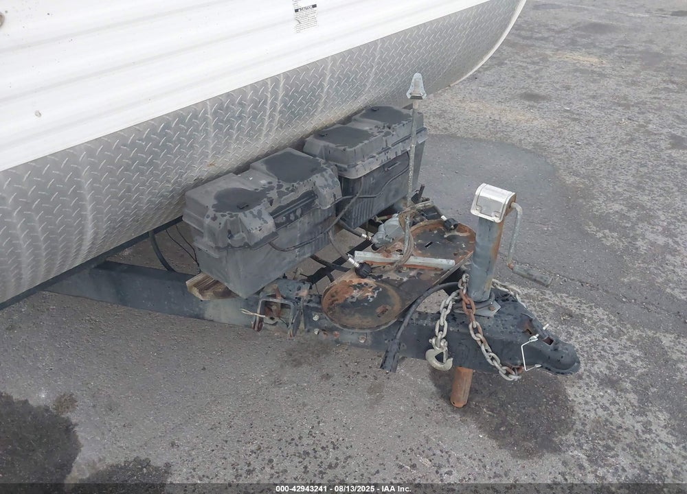 2011 FOREST RIVER SALEM 26TBUD VIN: 4X4TSMB21BA301428