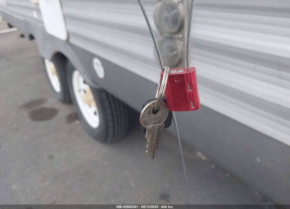 2011 FOREST RIVER SALEM 26TBUD VIN: 4X4TSMB21BA301428