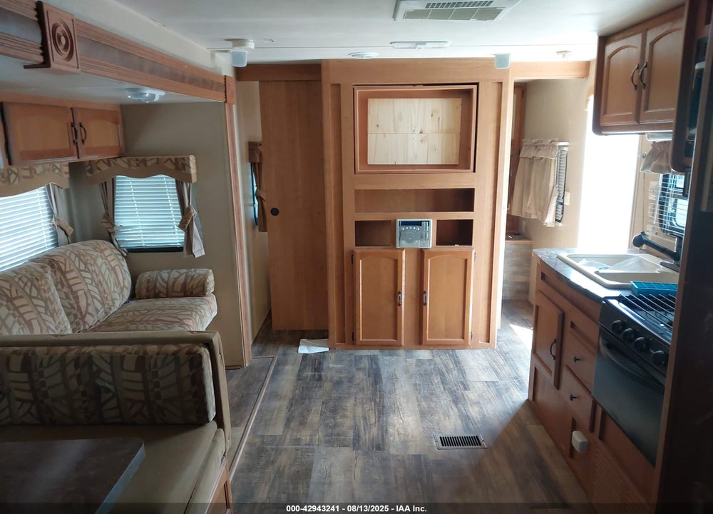 2011 FOREST RIVER SALEM 26TBUD VIN: 4X4TSMB21BA301428