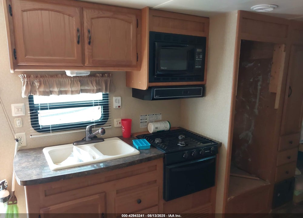 2011 FOREST RIVER SALEM 26TBUD VIN: 4X4TSMB21BA301428